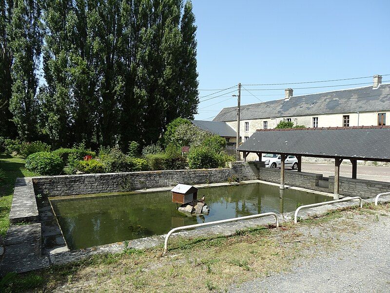 File:Martragny. Lavoir.JPG