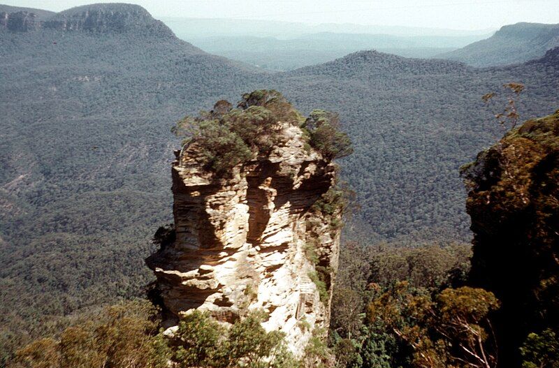 File:Orphan-Rock-Blue-Mountains.jpg