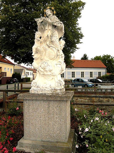 File:Rueckersdorf-JvN-Figur.jpg