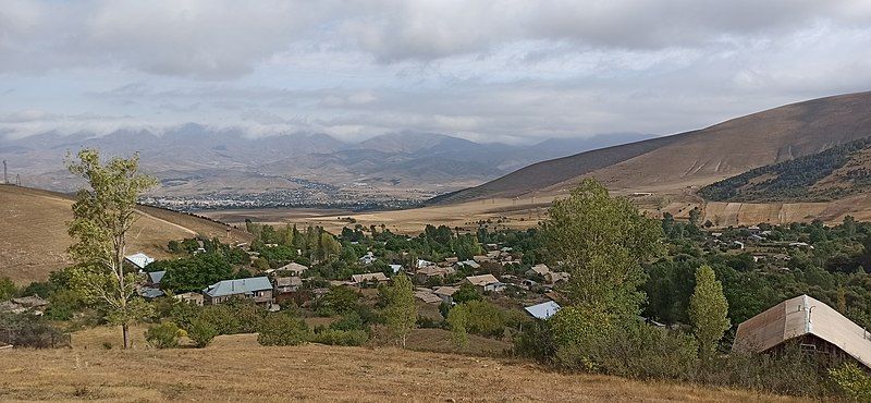 File:Լեռնանցք բնակատեղի 4.jpg