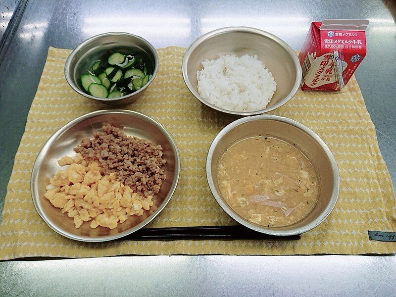 File:北九州市の給食を再現したもの 02.jpg