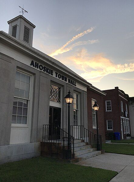 File:Ahoskie Town Hall.jpg