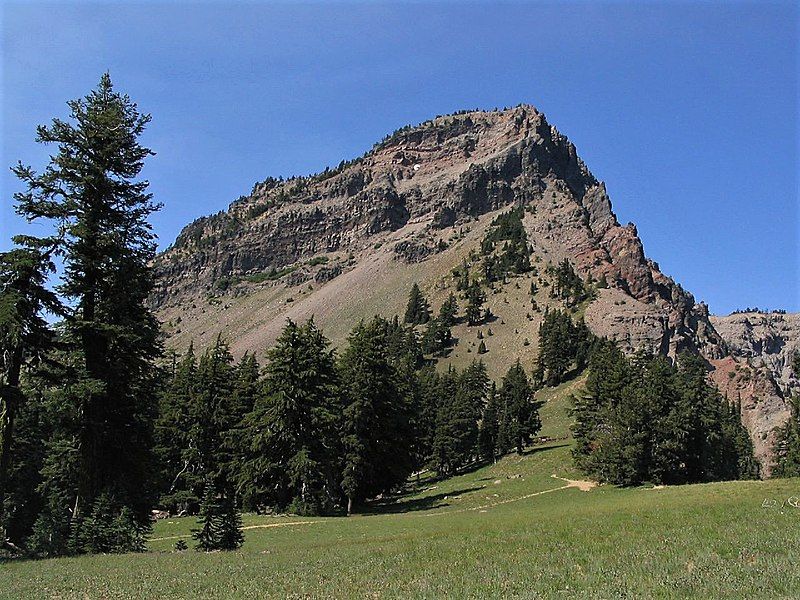 File:Applegate Peak.jpg