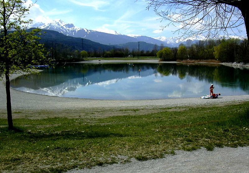 File:Baggersee Rossau (Innsbruck).jpg