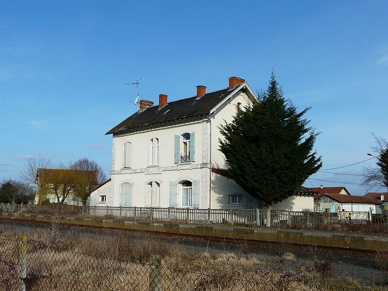 File:Beaupouyet gare.JPG