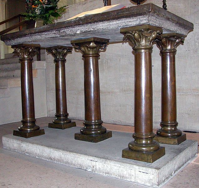 File:Braunschweiger Dom Marienaltar.jpg