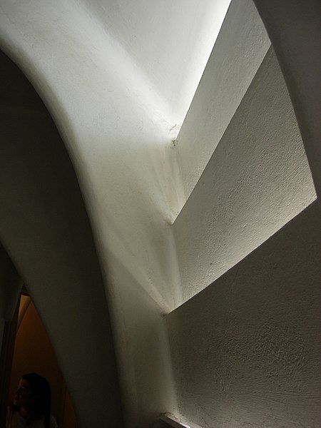 File:Casa battlo attic1.JPG