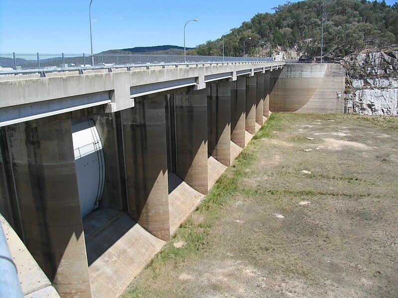 File:Copeton Dam Spillway.jpg