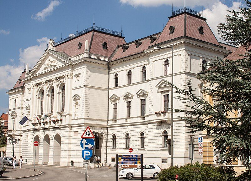 File:County House, Veszprém.jpg