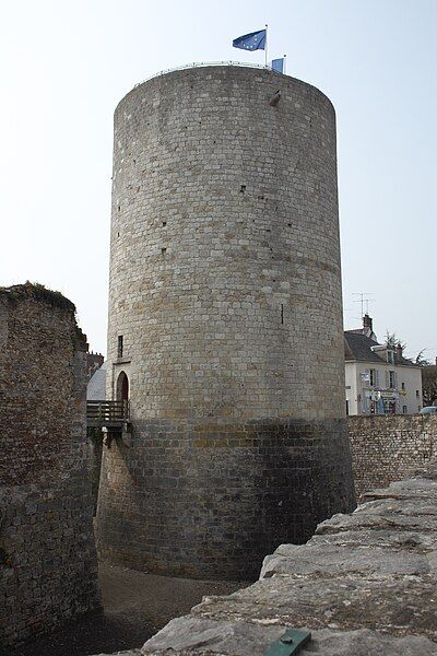 File:Dourdan Château 705.JPG