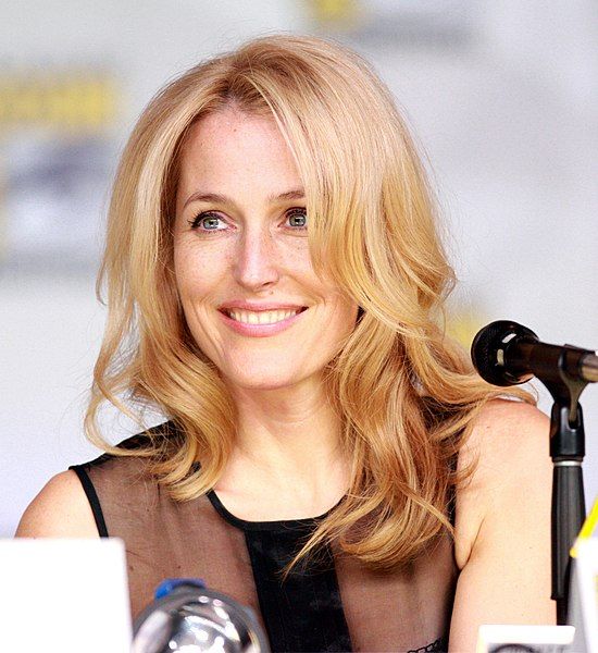 File:Gillian Anderson (9347352920).jpg