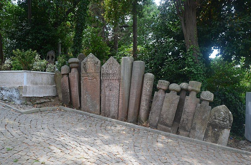 File:KanlıcaCemetery (8).jpg