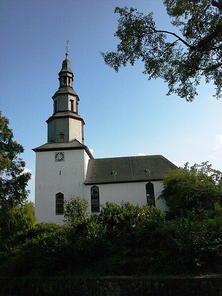 File:Kirche Solms-Niederbiel.jpg