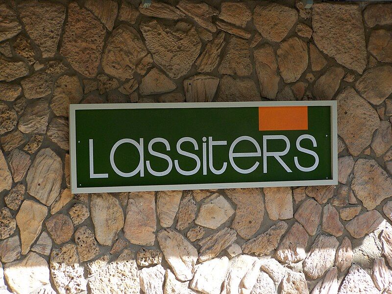 File:Lassiters Hotel sign.jpg