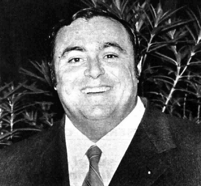 File:Luciano Pavarotti 72.jpg