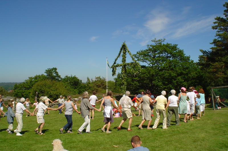 File:Midsommar på Årsnäs.png