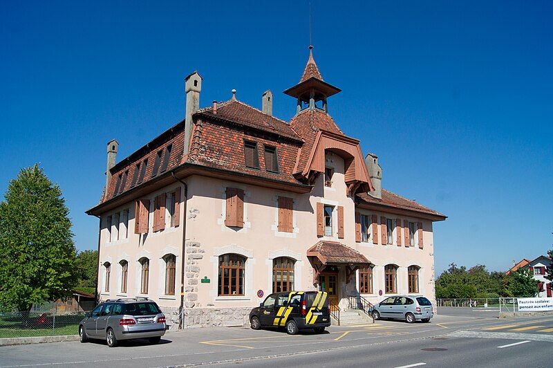 File:Poliez-le-Grand - école.jpg