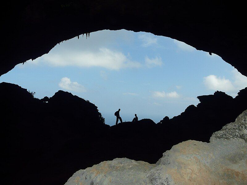 File:Socotra Cave 01.JPG