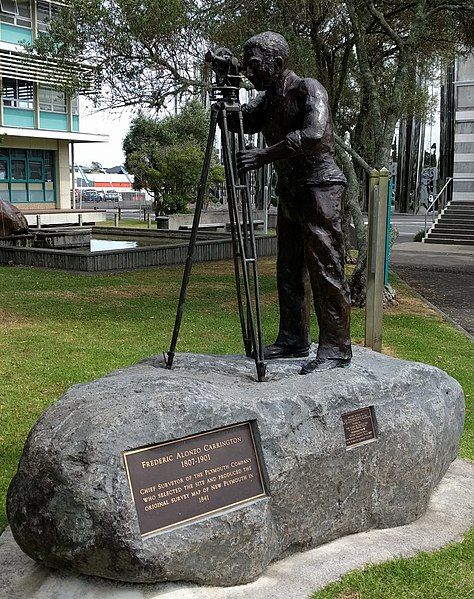 File:Statue FredericCarrington.jpg