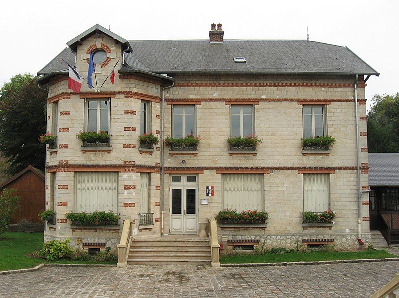 File:Thieux mairie.jpg