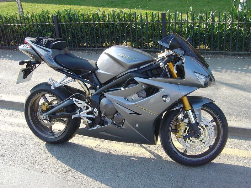 File:TriumphDaytona675Side.jpg