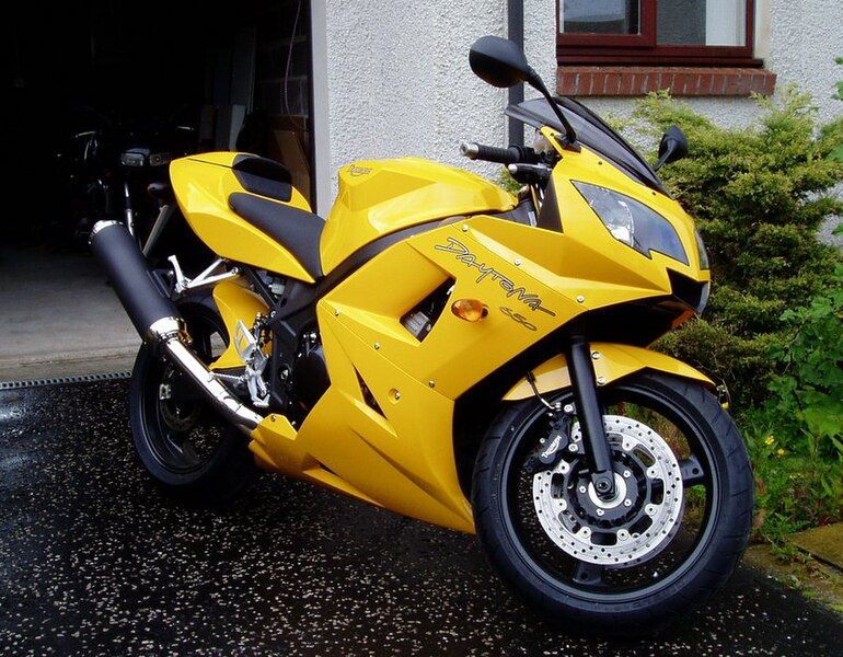 File:Triumph Daytona 650.jpg