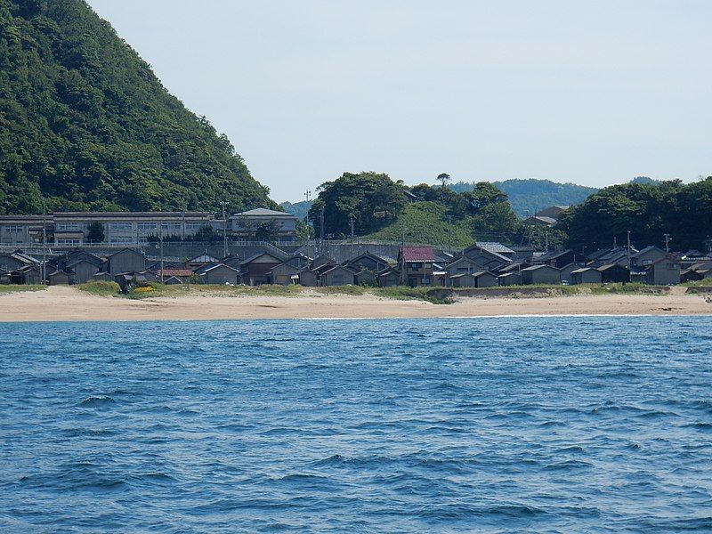 File:Ubusunayama kofun.jpg