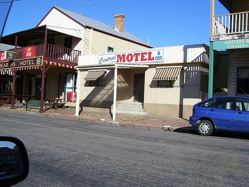 File:Wirrawee Motel.jpg