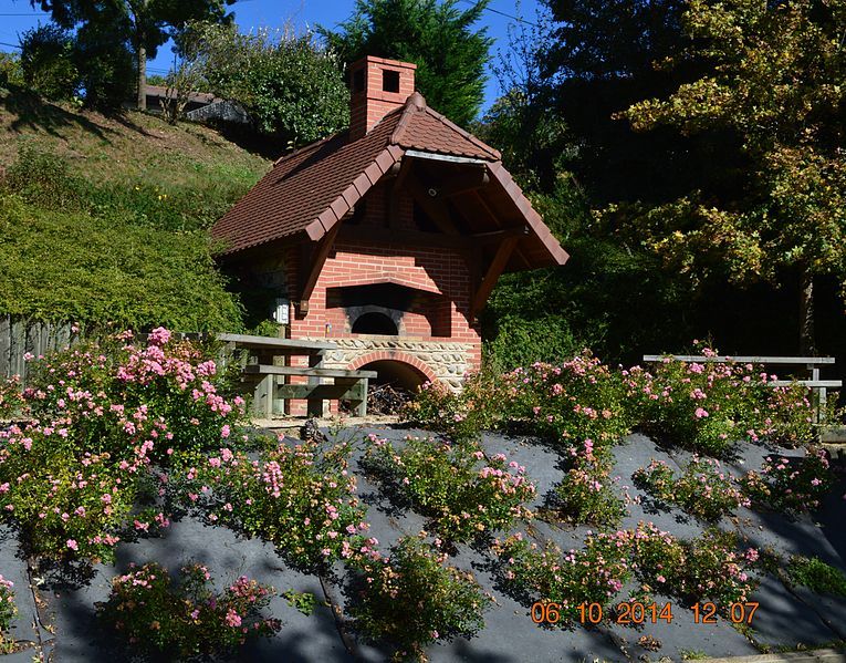 File:Arzay Bread Oven.JPG