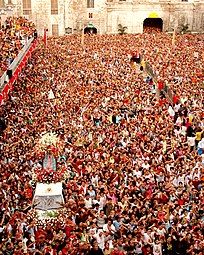 Devotees flock to the Basílica Minore del Santo Niño