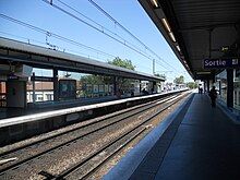 Platforms for trains towards Paris (left side) and towards Marne-la-Vallée (right side)