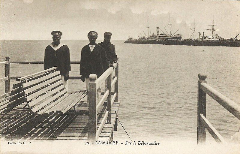 File:Conakry-Sur le débarcadère.jpg