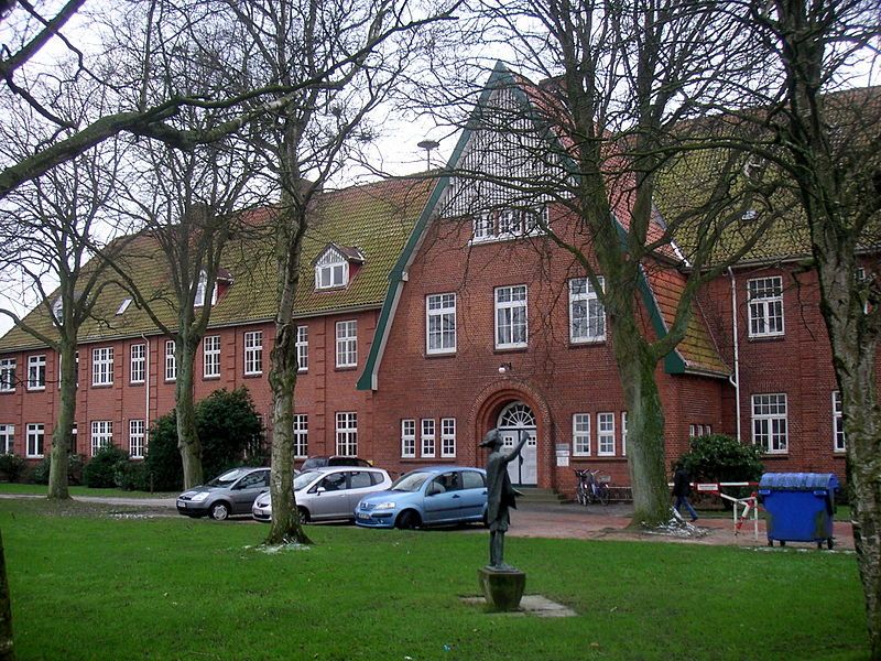 File:Cuxhaven Groden Gemeindeschule.JPG