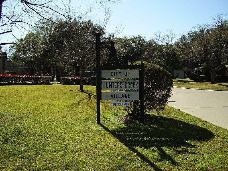 File:HuntersCreekVillageSign.JPG