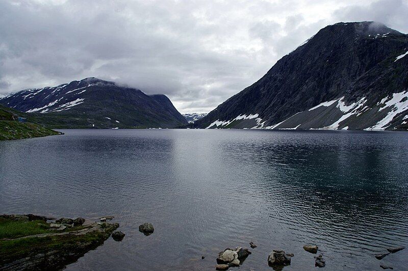 File:Lago djupvatnet.Noruega.jpg