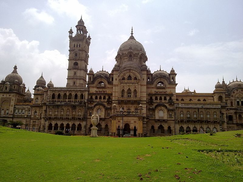 File:Laxmi Vilas Palace.jpg