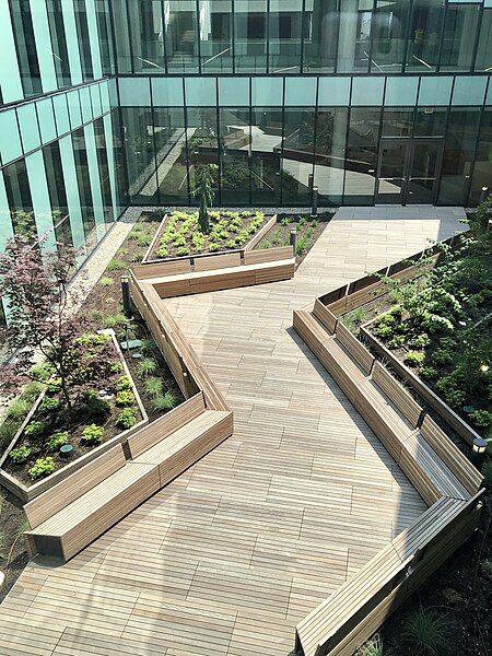 File:Lindner Hall courtyard.jpg