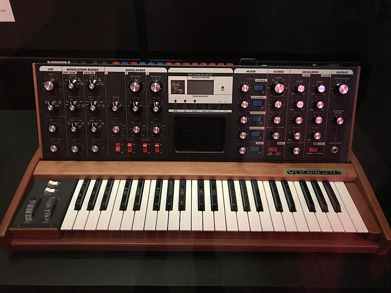 File:Moog Voyager.jpg