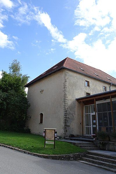 File:Oberleis Pfarrhofschuettkasten.jpg