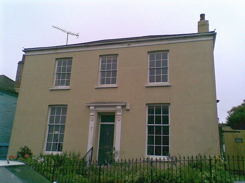 File:OldQuakerSchoolFALMOUTH.jpg