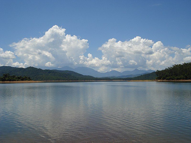 File:Phuninh Lake.JPG