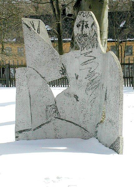 File:Picasso Outside2.jpg