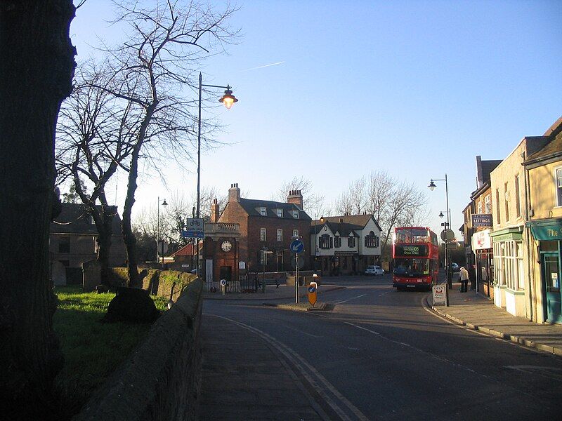 File:Rainham Broadway 2007.jpg