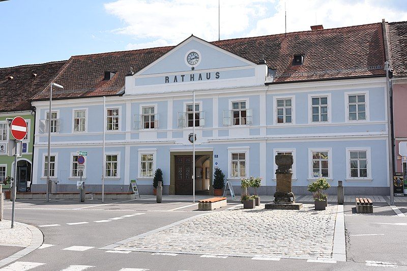 File:Rathaus Feldbach 2017.JPG