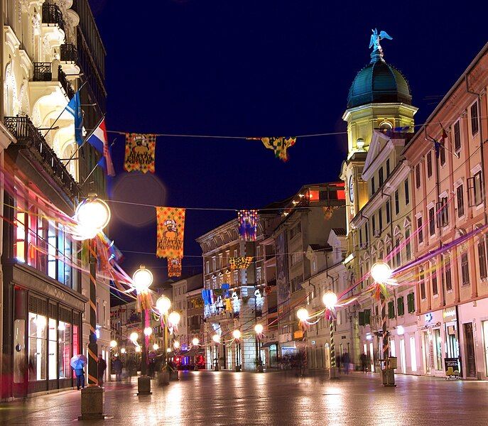 File:Rijeka-korzo-night.jpg