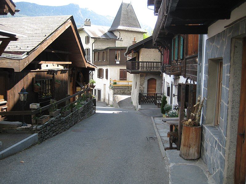 File:Salvan-ruelle.jpg