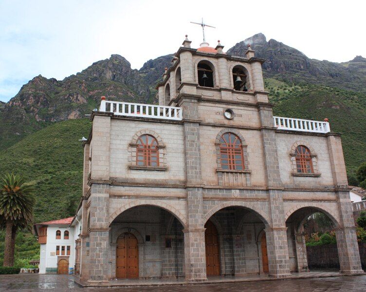 File:Santuario Huanca.jpg