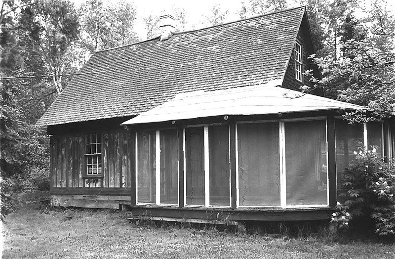 File:Sevona Cabin.jpg