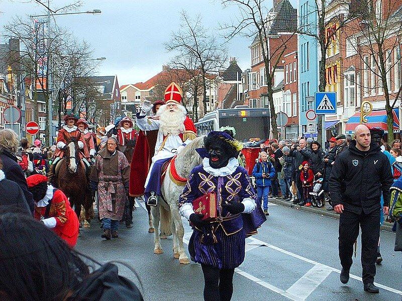 File:Sinterklaas Groningen 2015.jpg