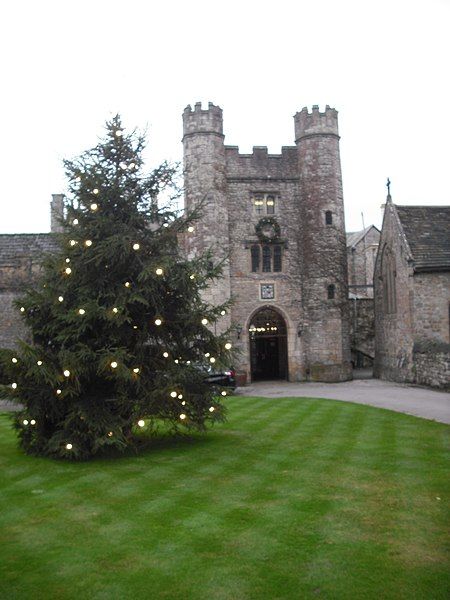 File:St Pierre courtyard.jpg